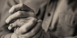 Đau xương khớp ở người cao tuổi – hãy quan tâm nhiều hơn